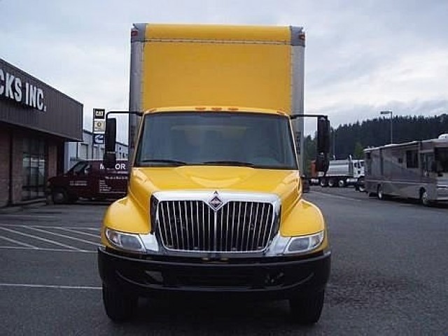 2005 INTERNATIONAL 4300 