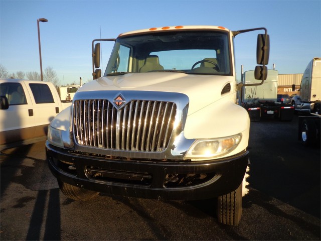 2004 INTERNATIONAL 4300 