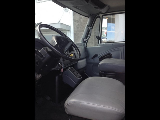 2004 INTERNATIONAL 4300 