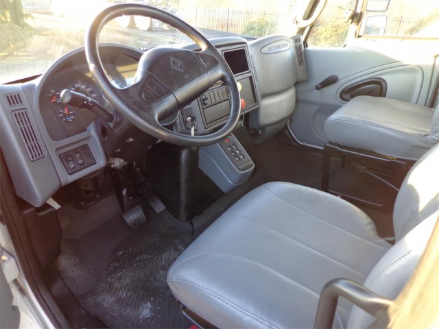 2004 INTERNATIONAL 4300 