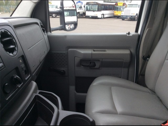 2010 FORD E350 SD 