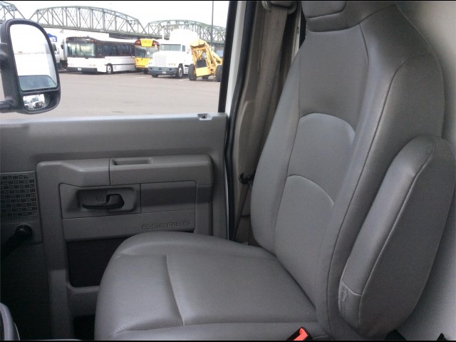 2010 FORD E350 SD 