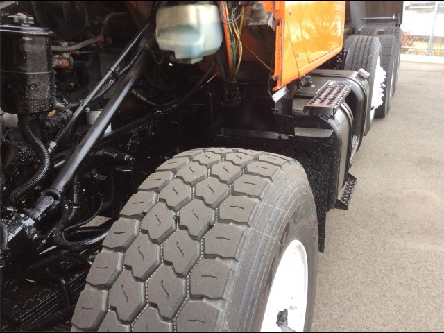 1999 INTERNATIONAL 2574 