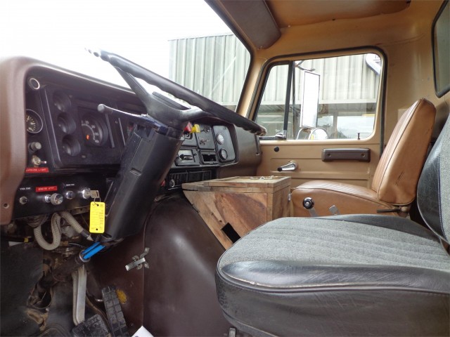1982 INTERNATIONAL 2500 