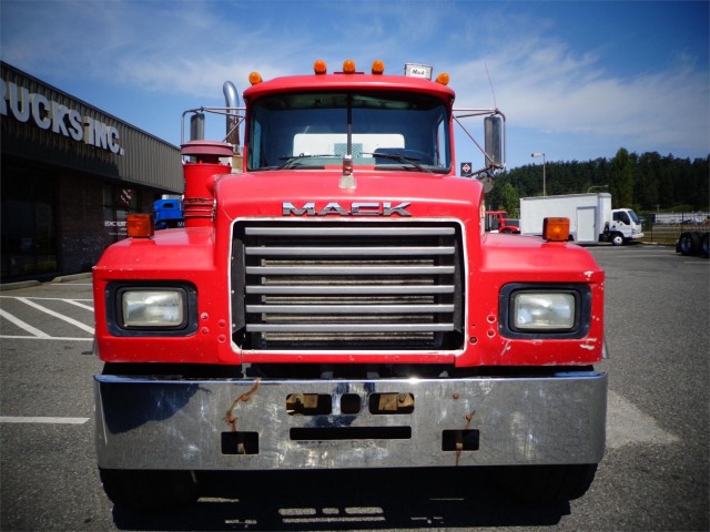 1996 MACK RD690S 