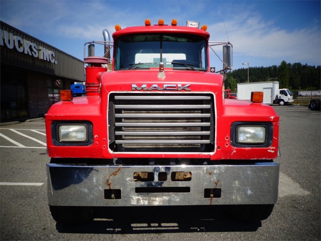 1996 MACK RD690S 