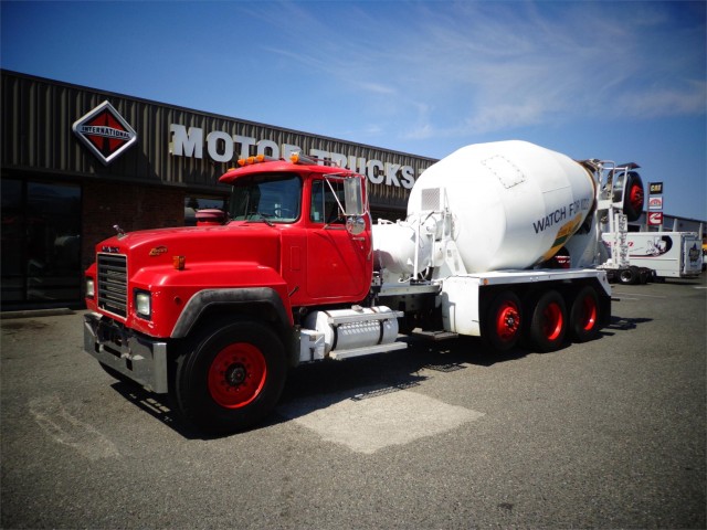 1996 MACK RD690S 