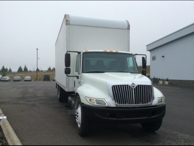 2002 INTERNATIONAL 4300 