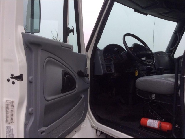 2002 INTERNATIONAL 4300 