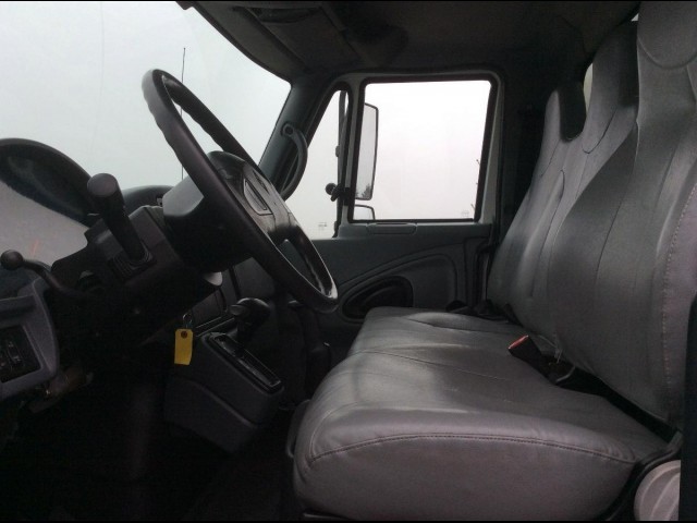 2002 INTERNATIONAL 4300 