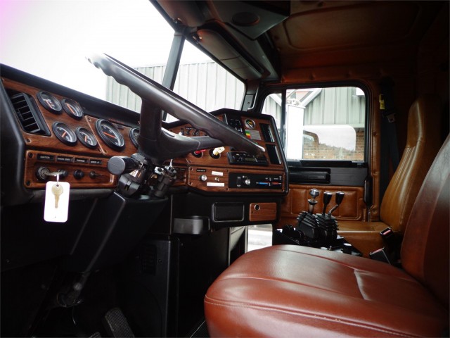 1996 FREIGHTLINER FLD12064SD 