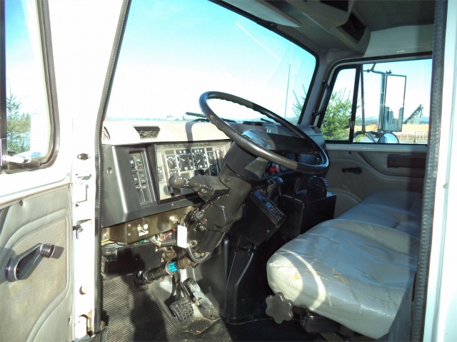 1996 INTERNATIONAL 4900 