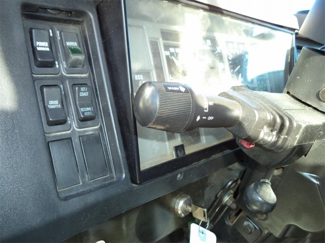 1996 INTERNATIONAL 4900 