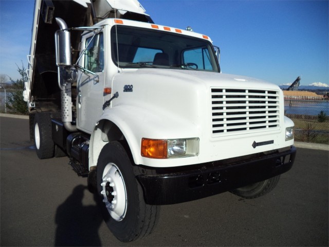 1996 INTERNATIONAL 4900 