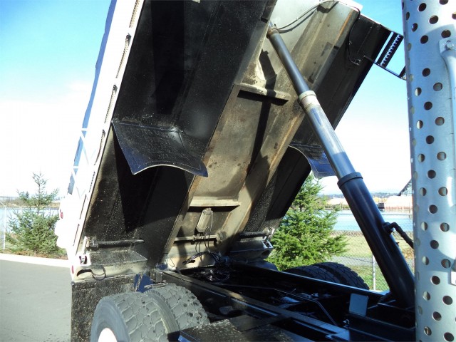 1996 INTERNATIONAL 4900 