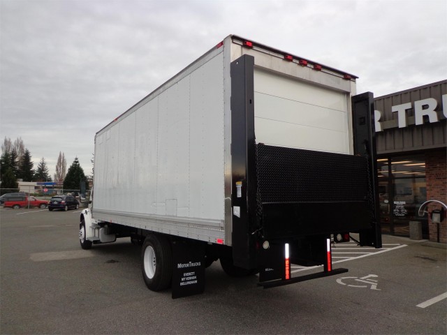 2005 FREIGHTLINER BUSINESS CLASS M2 106 