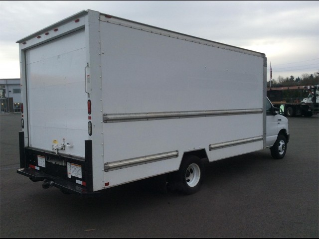 2010 FORD E350 SD 