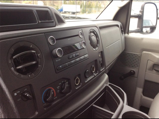 2010 FORD E350 SD 