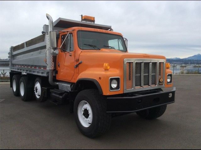 1999 INTERNATIONAL 2574 