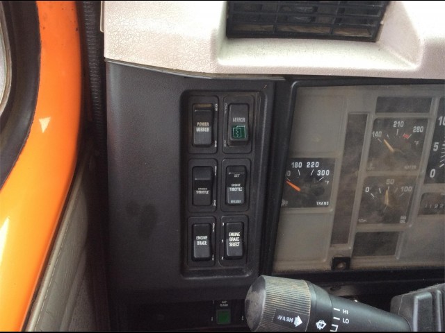 1999 INTERNATIONAL 2574 