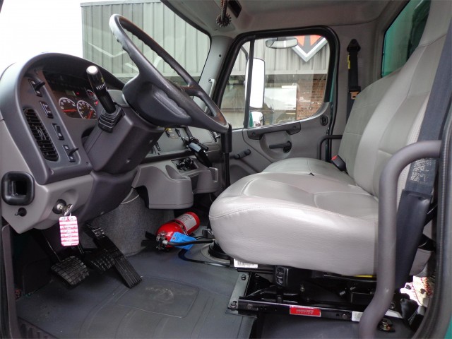 2007 FREIGHTLINER BUSINESS CLASS M2 106 