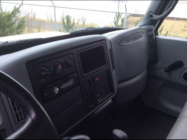 2002 INTERNATIONAL 4300 