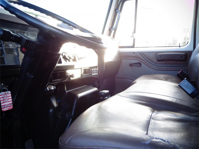 1999 INTERNATIONAL 4700 