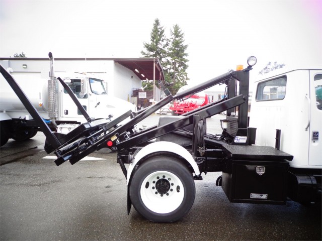 2001 INTERNATIONAL 4700LP 