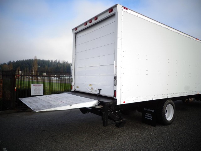 2005 INTERNATIONAL 4300 